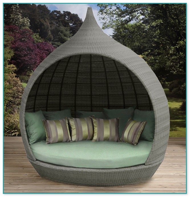 Wicker Outdoor Daybed With Canopy
