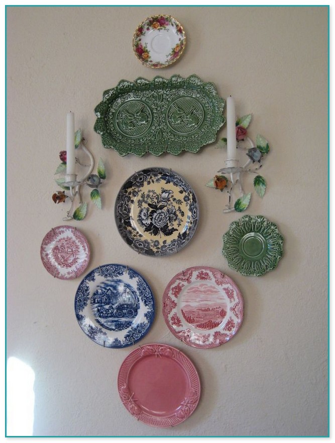 Decorative Plates For Wall Hanging For Sale