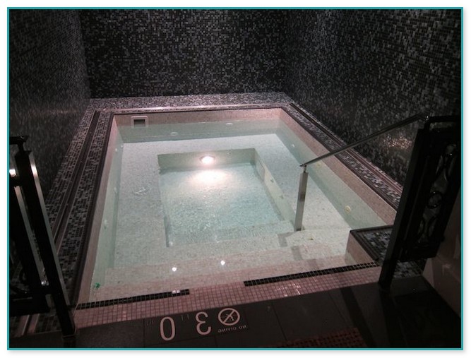 Chicago Hotels With Hot Tub
