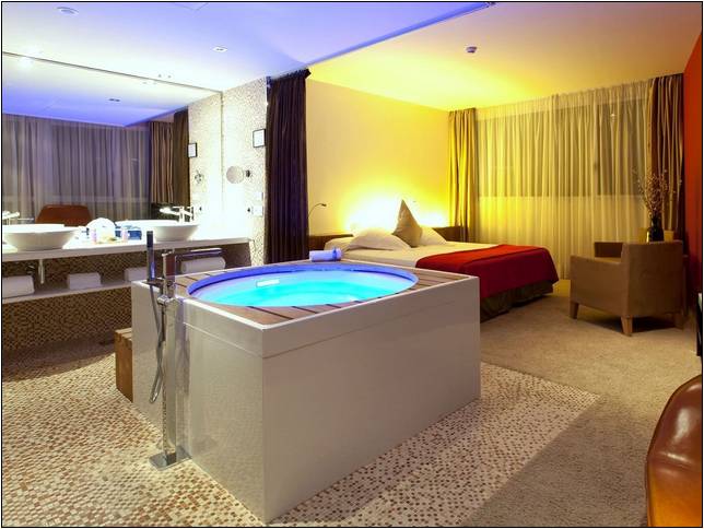Hotel With Hot Tub In Room
