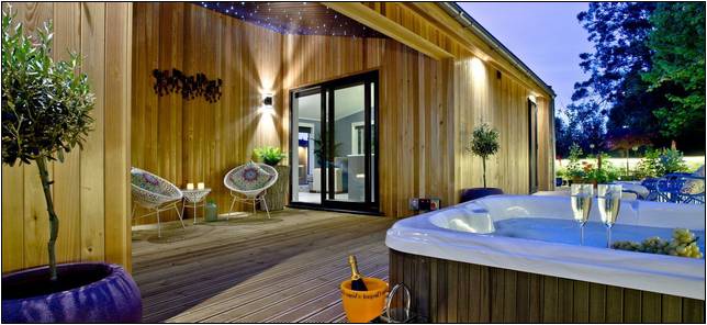 Last Minute Lodges With Hot Tubs Uk