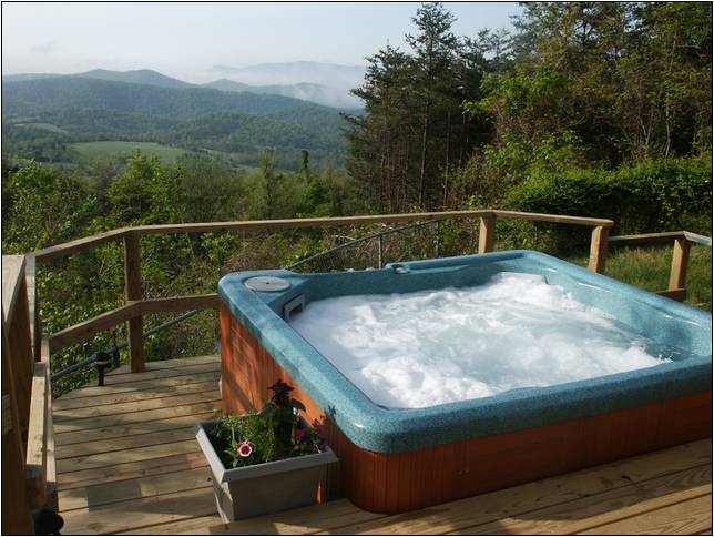 Luray Cabin Rental Hot Tub